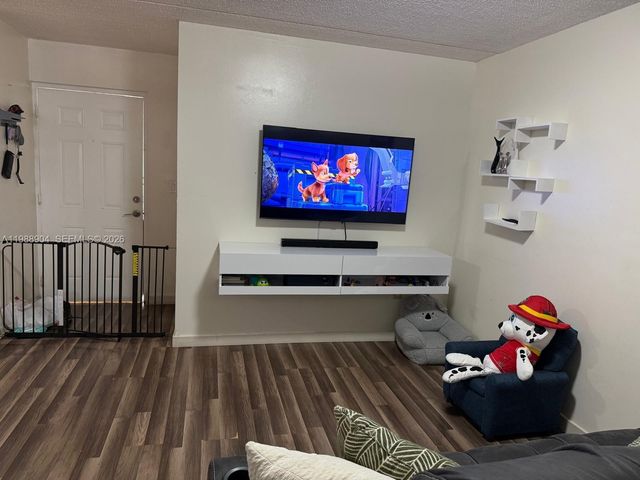 6195 NW 186th St 211, Hialeah, FL 33015