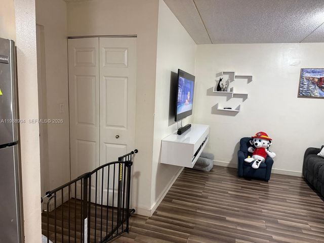 6195 NW 186th St 211, Hialeah, FL 33015