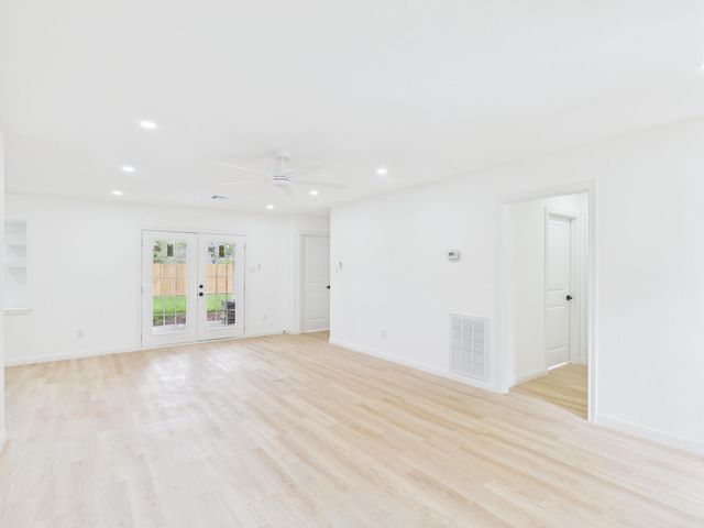 2002 Jones Street, Rosenberg, TX 77471