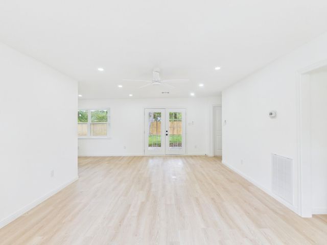 2002 Jones Street, Rosenberg, TX 77471