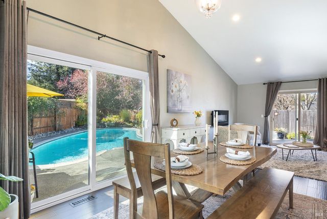 2409 Canin Ct, Santa Rosa, CA 95405