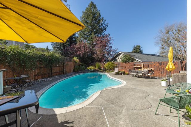 2409 Canin Ct, Santa Rosa, CA 95405
