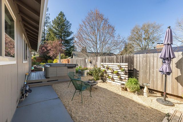 2409 Canin Ct, Santa Rosa, CA 95405