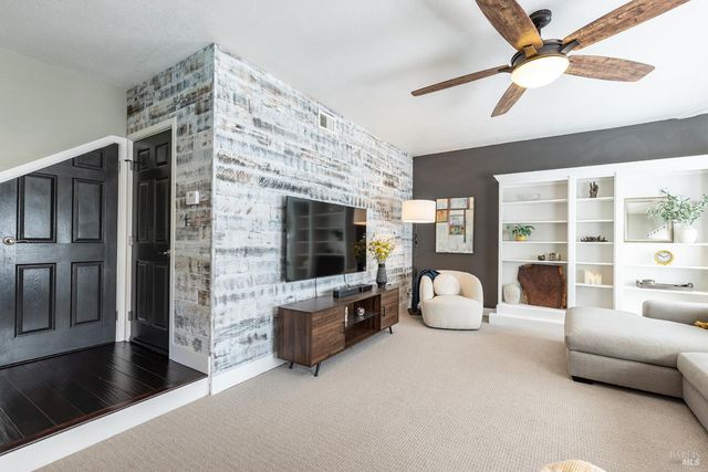 2409 Canin Ct, Santa Rosa, CA 95405