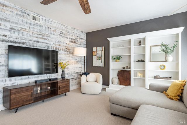 2409 Canin Ct, Santa Rosa, CA 95405