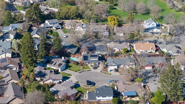 2409 Canin Ct, Santa Rosa, CA 95405