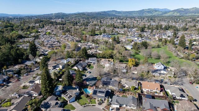 2409 Canin Ct, Santa Rosa, CA 95405