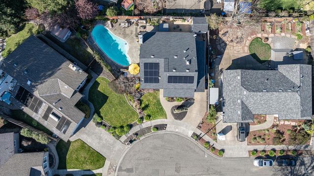 2409 Canin Ct, Santa Rosa, CA 95405