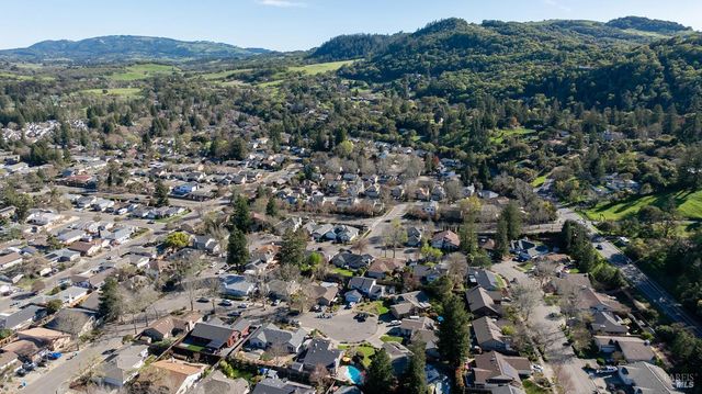 2409 Canin Ct, Santa Rosa, CA 95405