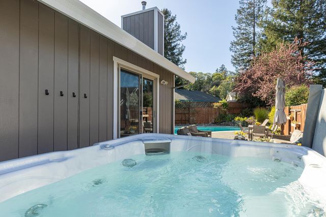 2409 Canin Ct, Santa Rosa, CA 95405