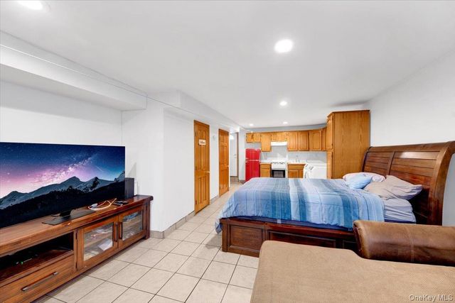 239 Brinsmade Avenue, Bronx, NY 10465