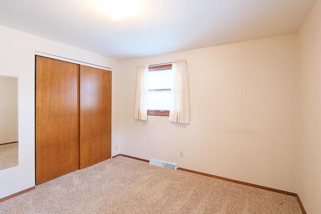 825 STONY BROOK LANE, Green Bay, WI 54304
