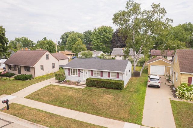825 STONY BROOK LANE, Green Bay, WI 54304