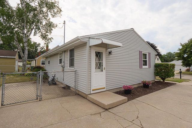 825 STONY BROOK LANE, Green Bay, WI 54304