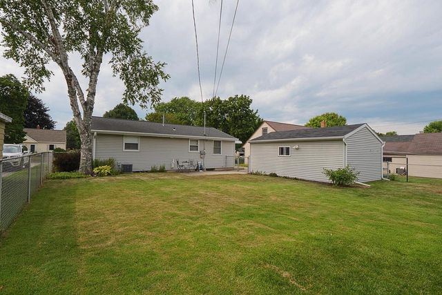 825 STONY BROOK LANE, Green Bay, WI 54304