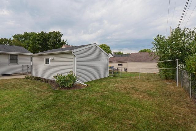 825 STONY BROOK LANE, Green Bay, WI 54304