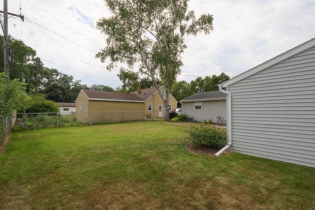 825 STONY BROOK LANE, Green Bay, WI 54304