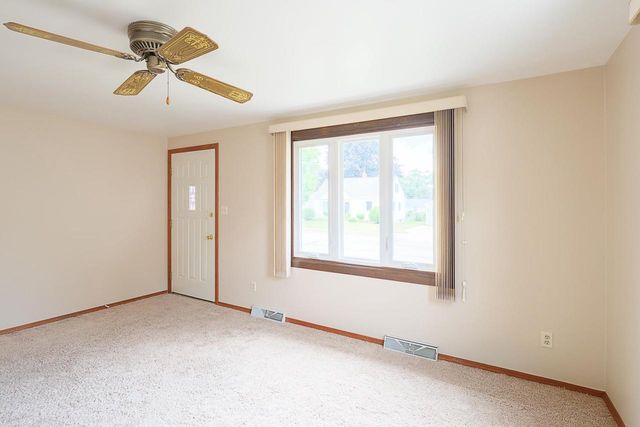 825 STONY BROOK LANE, Green Bay, WI 54304