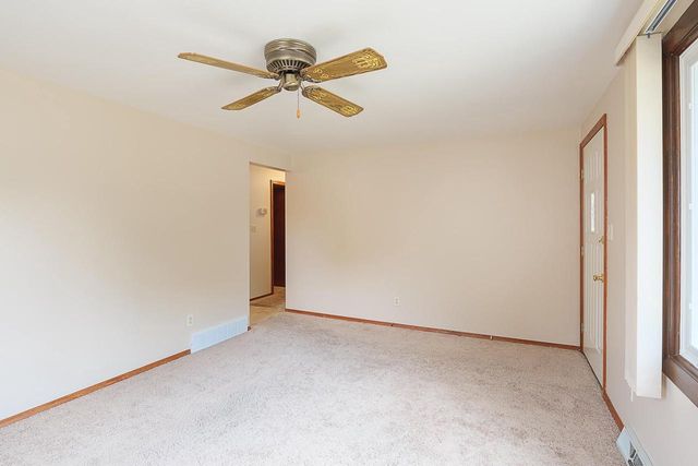 825 STONY BROOK LANE, Green Bay, WI 54304