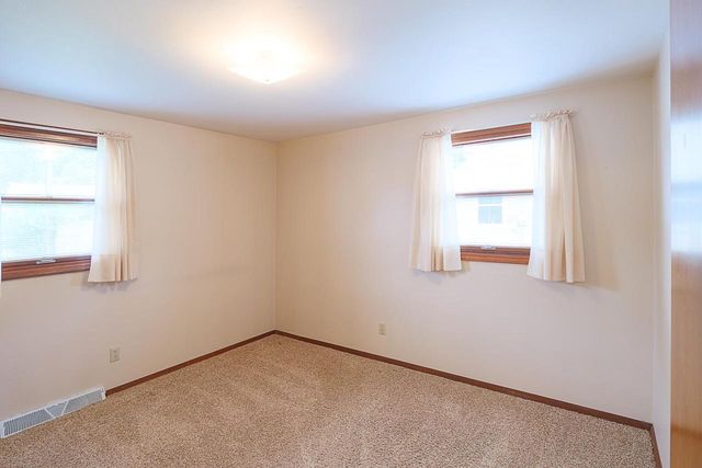 825 STONY BROOK LANE, Green Bay, WI 54304