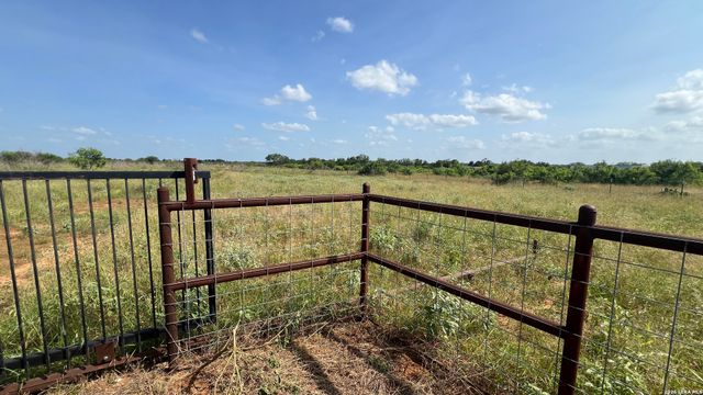 4167 County Road 136, Floresville, TX 78114