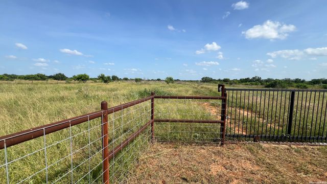 4167 County Road 136, Floresville, TX 78114