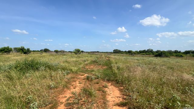 4167 County Road 136, Floresville, TX 78114