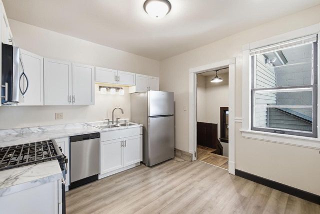 826 N 28th STREET, Milwaukee, WI 53208