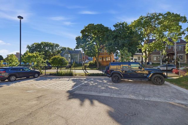 826 N 28th STREET, Milwaukee, WI 53208