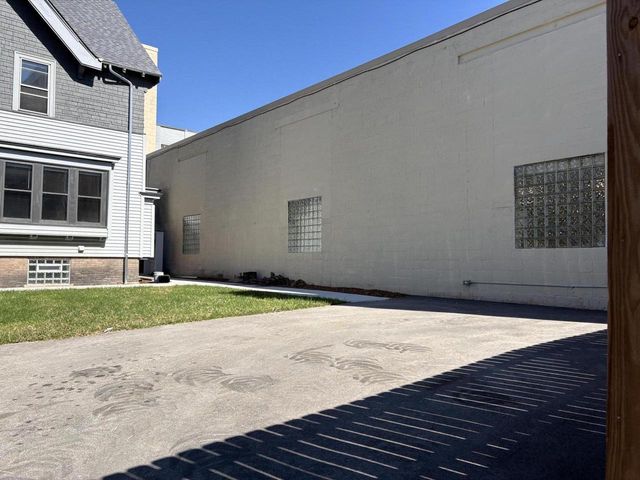 826 N 28th STREET, Milwaukee, WI 53208