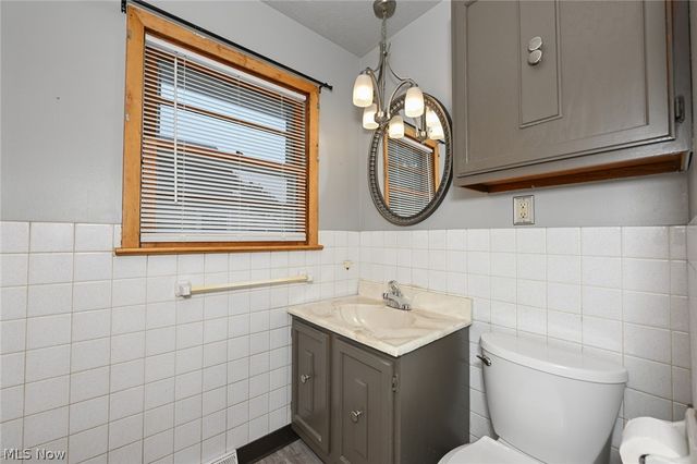 141 26th Street NW, Barberton, OH 44203