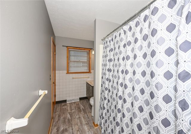 141 26th Street NW, Barberton, OH 44203