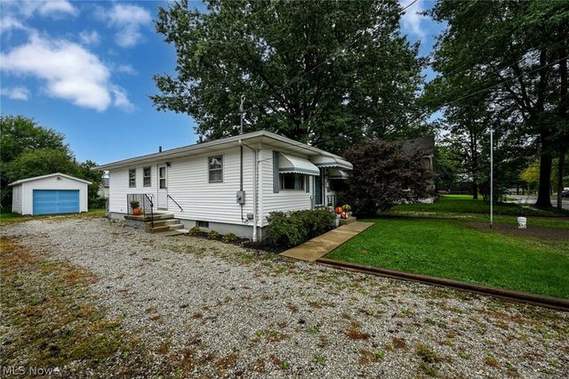 141 26th Street NW, Barberton, OH 44203
