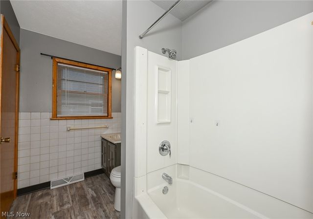 141 26th Street NW, Barberton, OH 44203