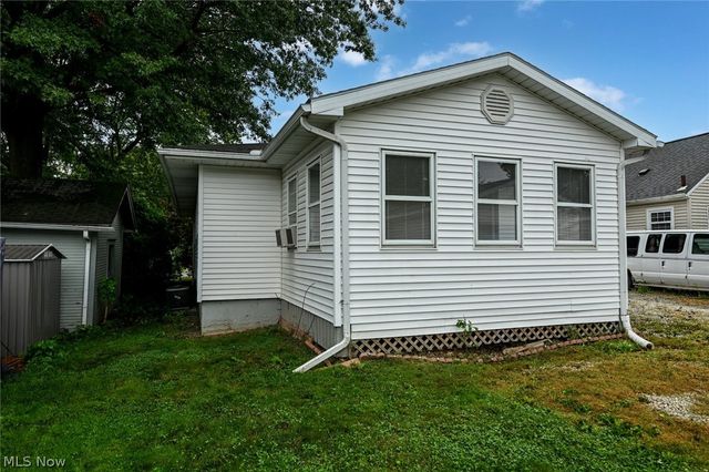 141 26th Street NW, Barberton, OH 44203