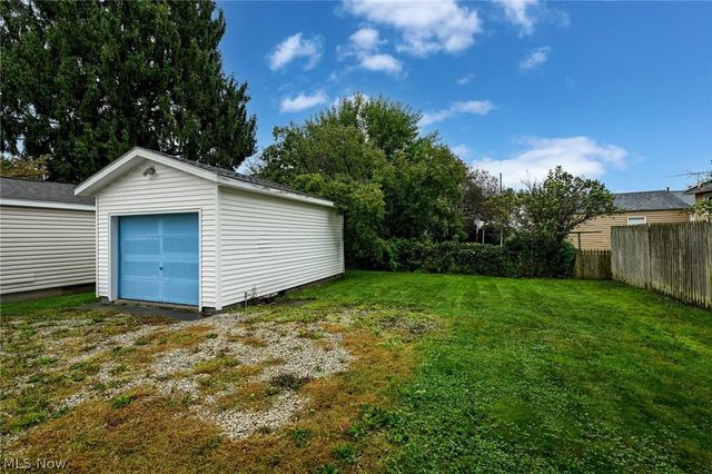 141 26th Street NW, Barberton, OH 44203