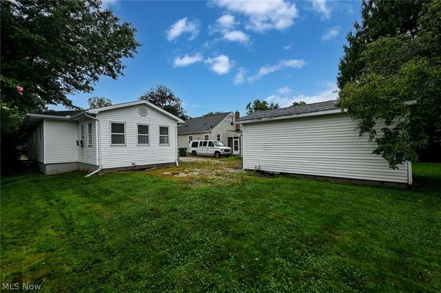 141 26th Street NW, Barberton, OH 44203