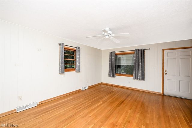 141 26th Street NW, Barberton, OH 44203