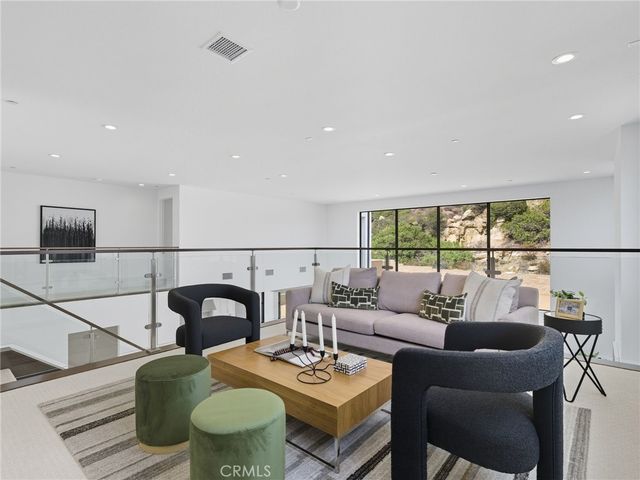 9539 N Andora Avenue, Chatsworth, CA 91311