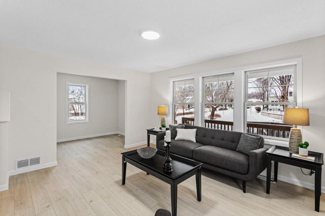 2210 Irving Avenue N, Minneapolis, MN 55411