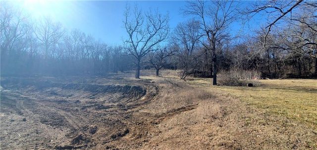 7614 S Morris Road, Oak Grove, MO 64075