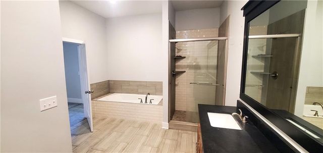 7614 S Morris Road, Oak Grove, MO 64075