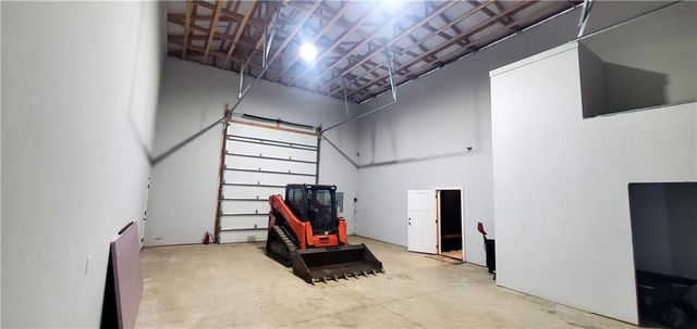 7614 S Morris Road, Oak Grove, MO 64075