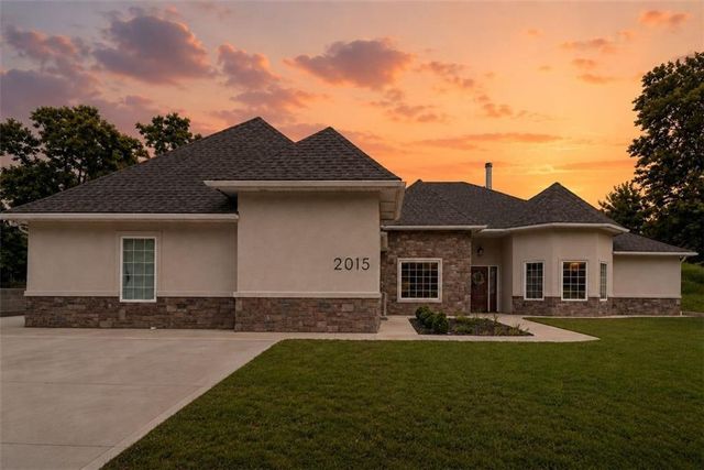 2015 S Lees Summit Road, Independence, MO 64050
