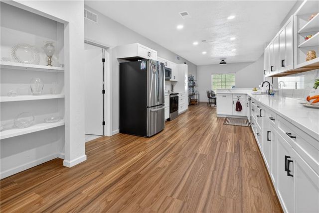 2015 S Lees Summit Road, Independence, MO 64050