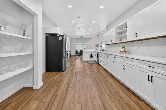 2015 S Lees Summit Road, Independence, MO 64050