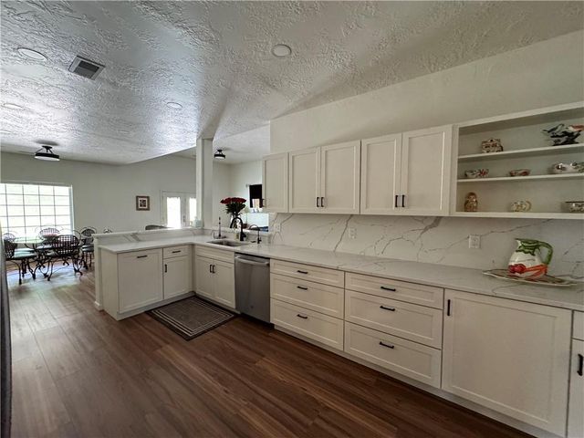 2015 S Lees Summit Road, Independence, MO 64050