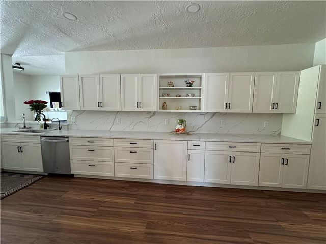 2015 S Lees Summit Road, Independence, MO 64050