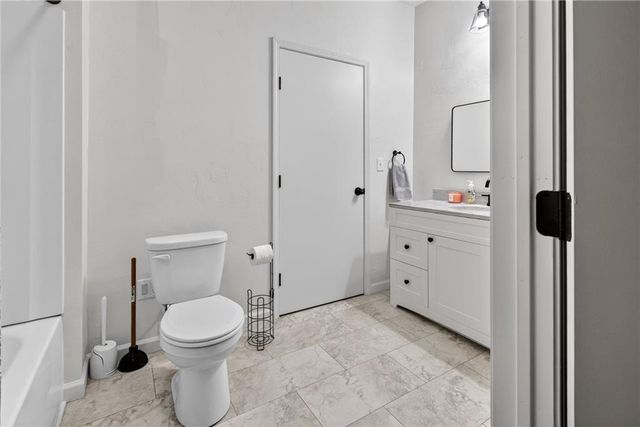 2015 S Lees Summit Road, Independence, MO 64050
