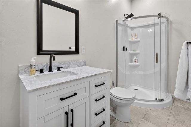 2015 S Lees Summit Road, Independence, MO 64050